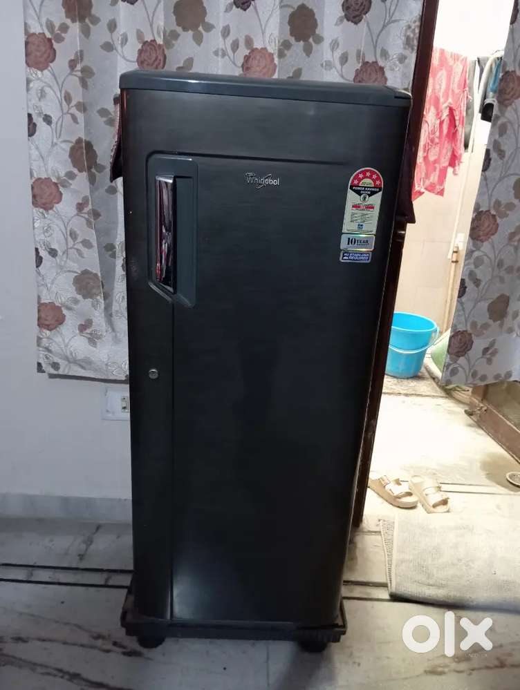 Whirlpool single door fidge