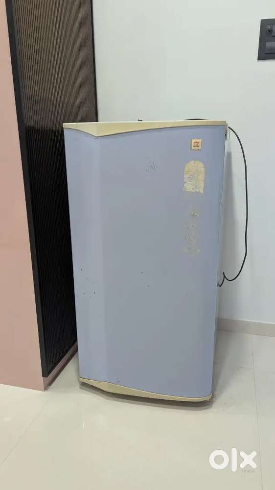 Compact Single Door Refrigerator - Excellent Condition