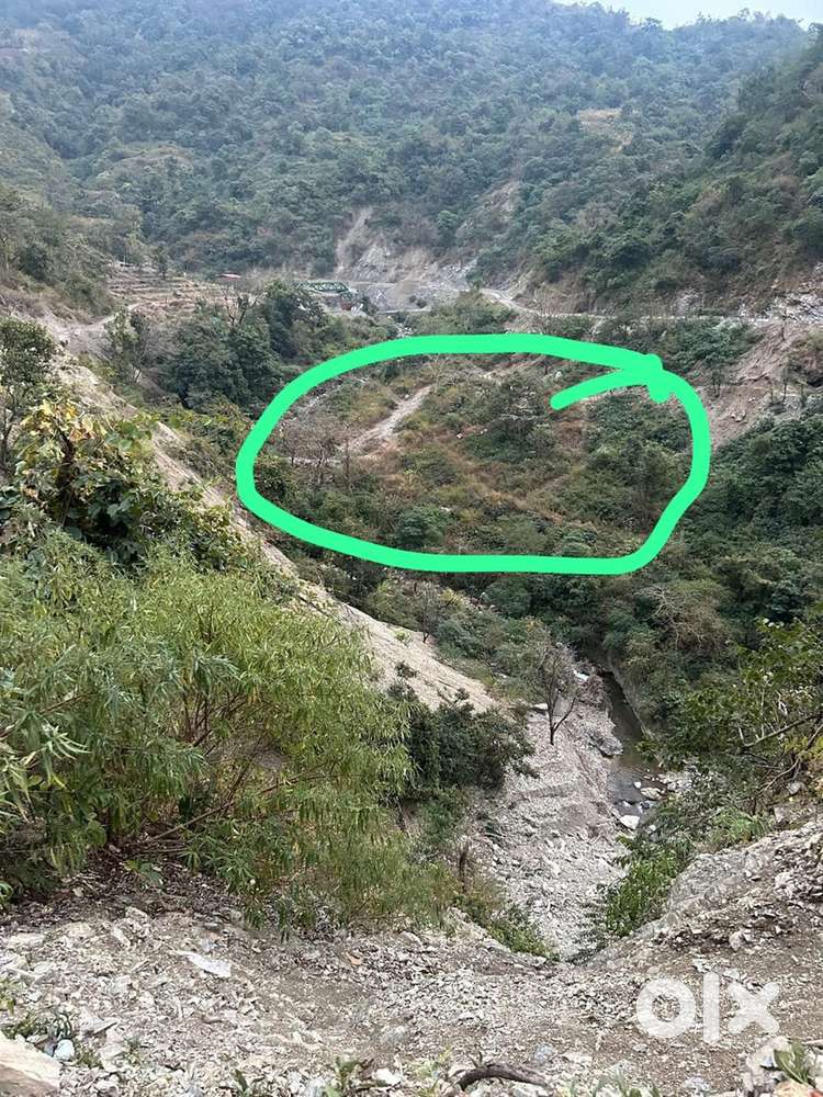 1600 sq mtrs land right on river side