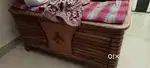 Single diwan bed bechna hai acchi condition 8 month old sagon ka hai