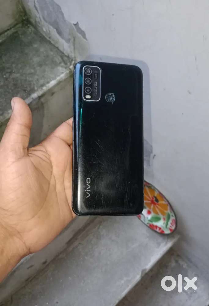 Vivo y30. 4gb+128gb arjent sell