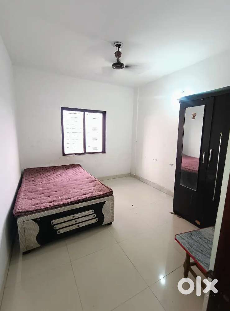 Flat mate room mate Female