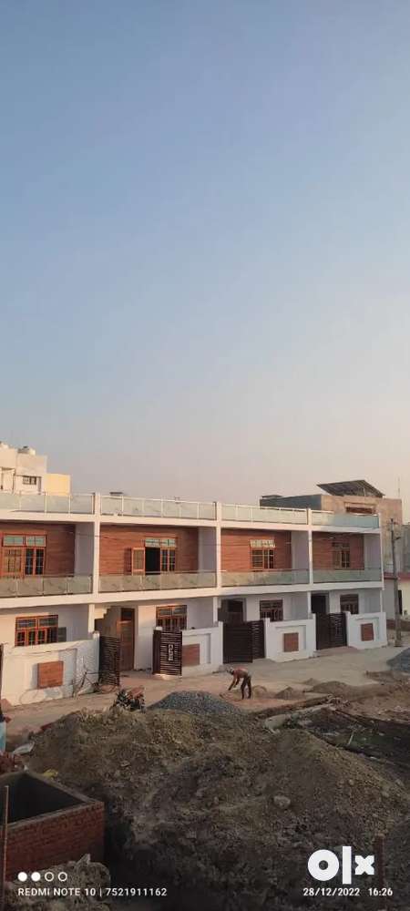Opp. Medanta hospital Amar Shaheedpath Lucknow.