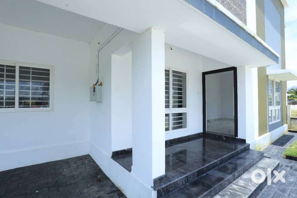HOUSE + LARGE PLOT! 8 Cent Polt/ Affordable House fot sale in Thrissur