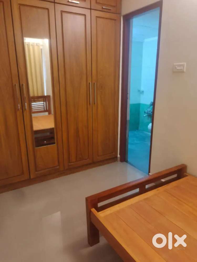 3 BHK SEMIFURNISHED FLAT FAMILY TRIPUNITHURA nr TERMINAL METRO LIFT