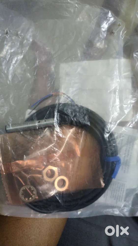 The ad is about senosr