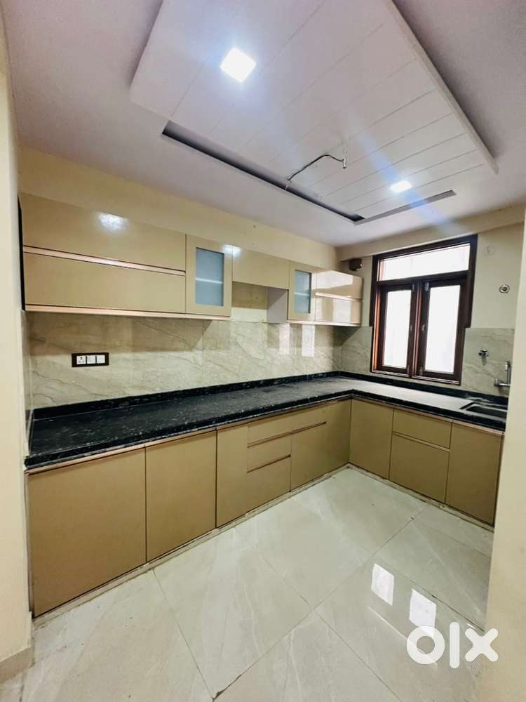 3bhk semi furnished independent flat no restriction by owner