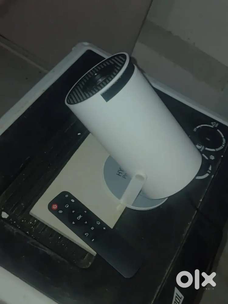 New projector hai Android 11 hai 1gb ram 8gb storej hai
