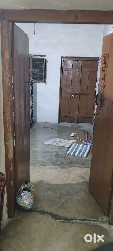 Mujhe ek room partner chahie,,