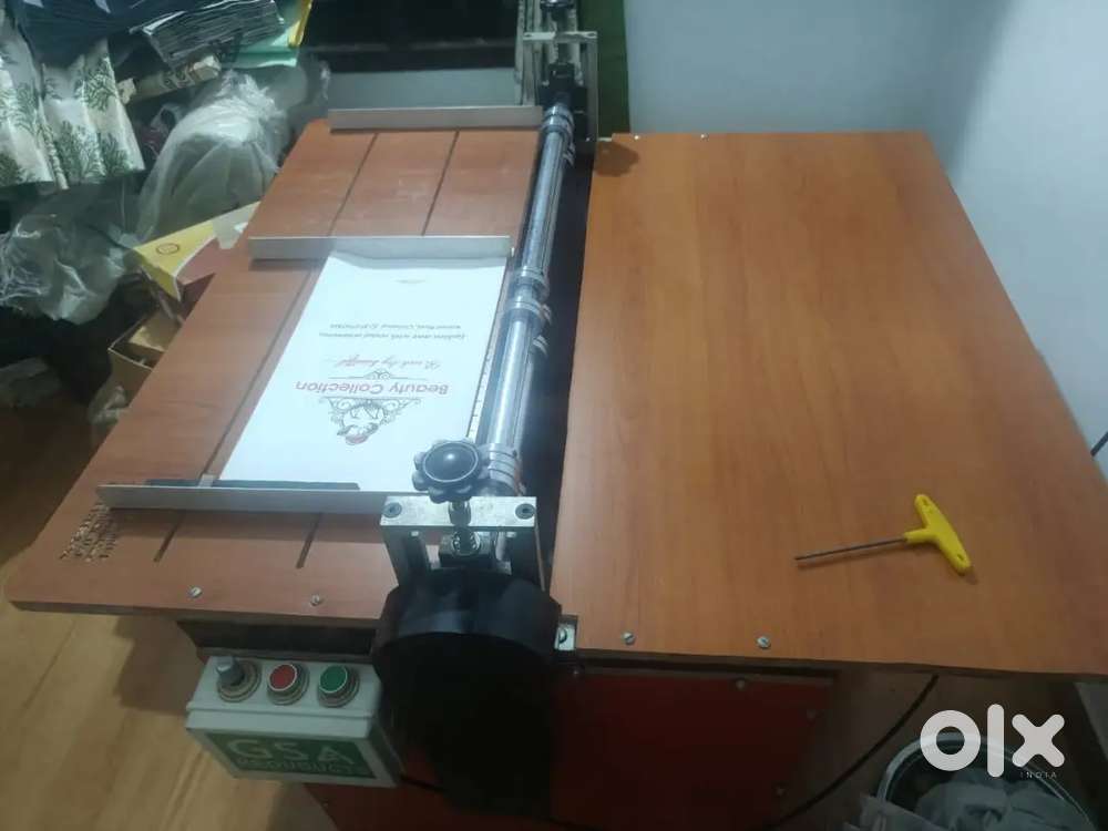 Paper creasing machine