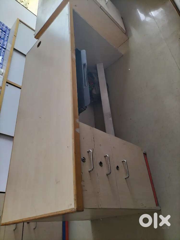 Computer table