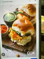 वड़ा पाव और समोसा बनाने वाला चाहिए