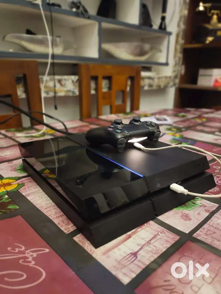 PLAYSTATION 4