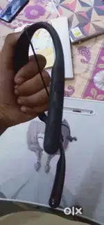 samsung level neck band ' 1 years old