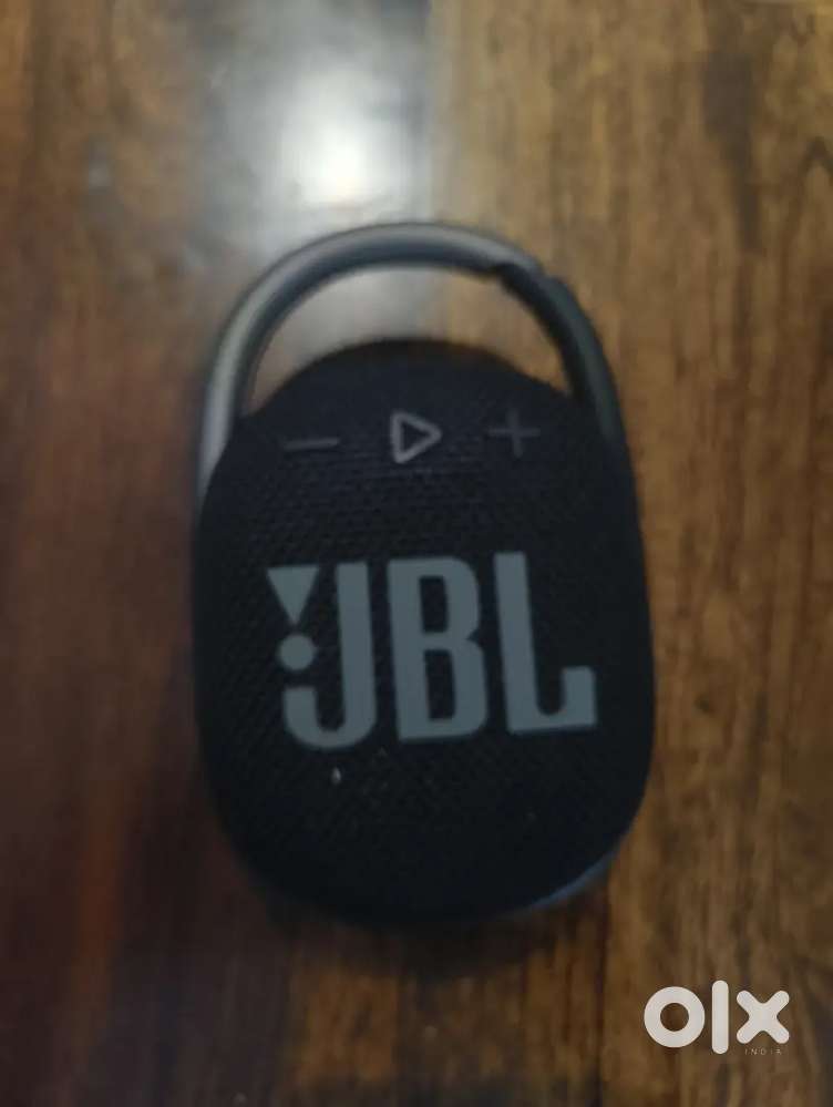 Black JBL clip 4