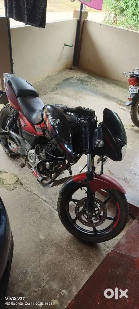 Bajaj pulser 180cc  very good condition less driven bike