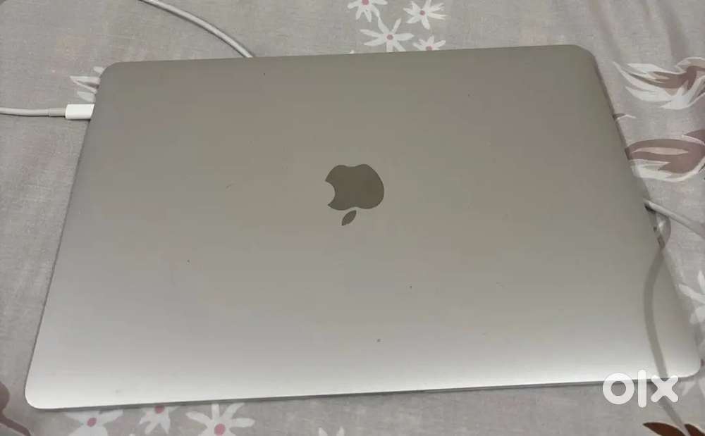 Apple Macbook air M1 chip - 256 GB