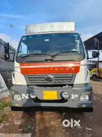 Eicher. Bharatbenz 1617 Bs.4. 12 toon pasing