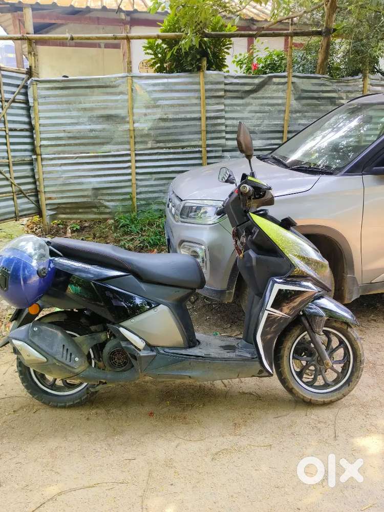 Tvs Ntroq Black panther race edition