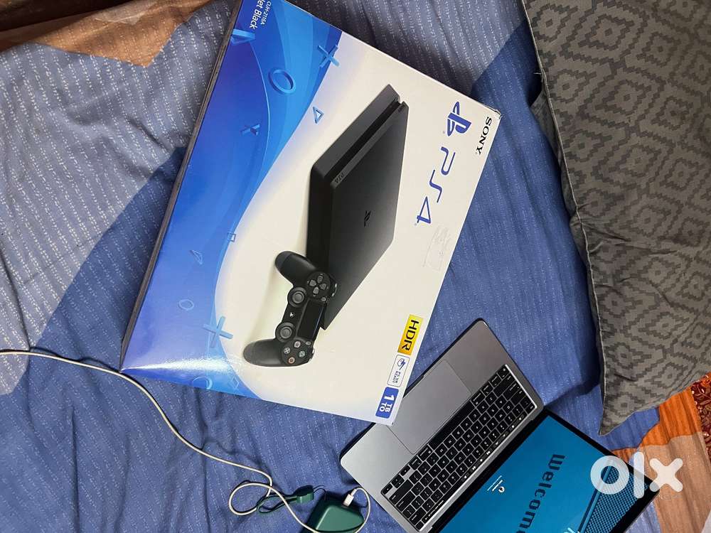 PlayStation 4 Slim 500GB console