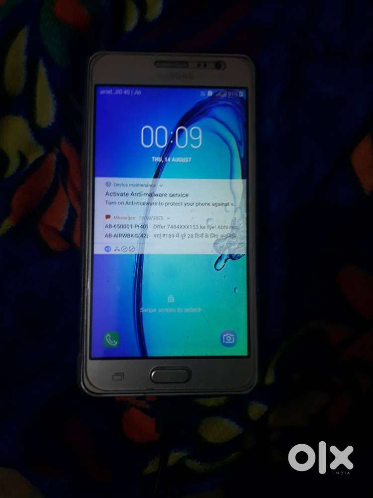 Working Samsung Galaxy On5 Pro 4g and Dead Htc Desire 820