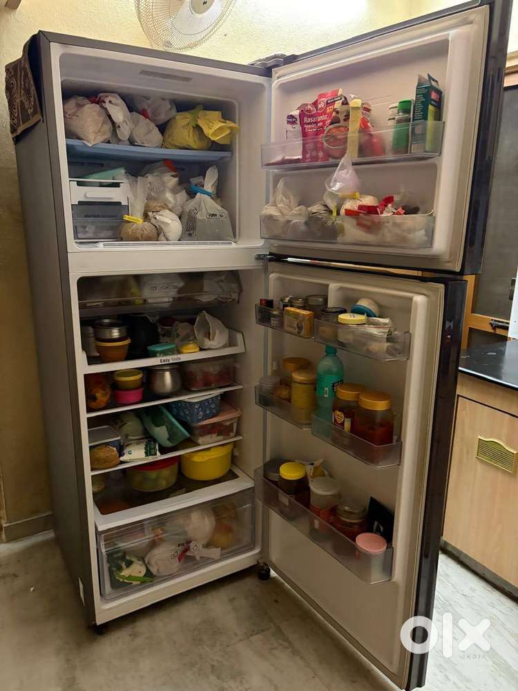 Double door refrigerator