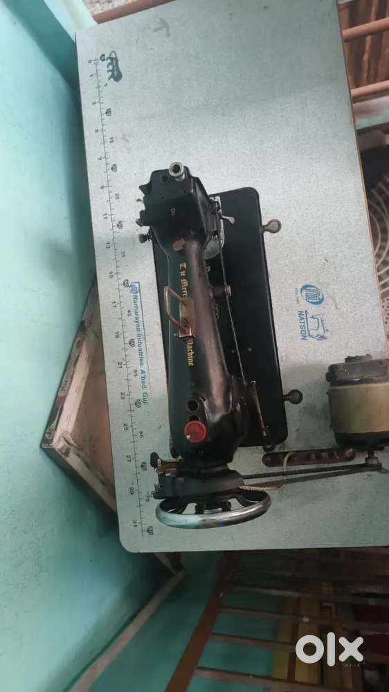 Folding machine with motor