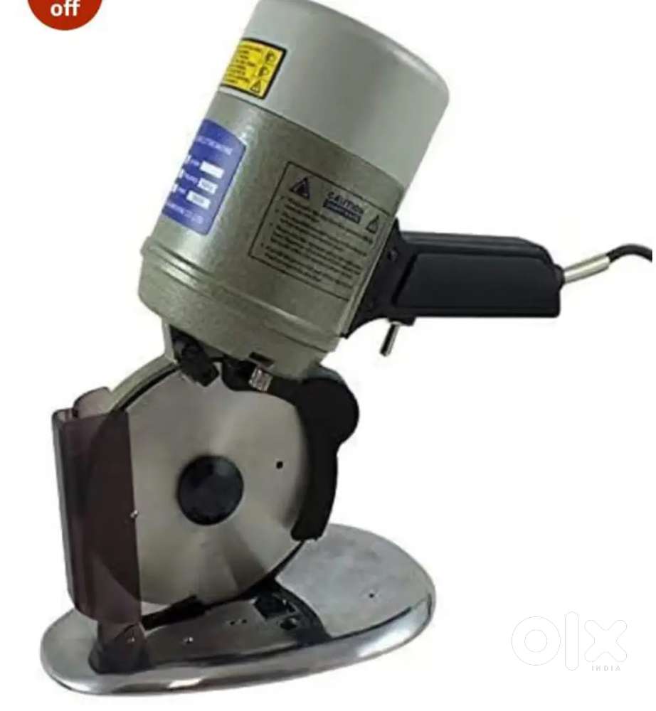 Clothes cutting machine