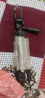New and nice condition Tripod