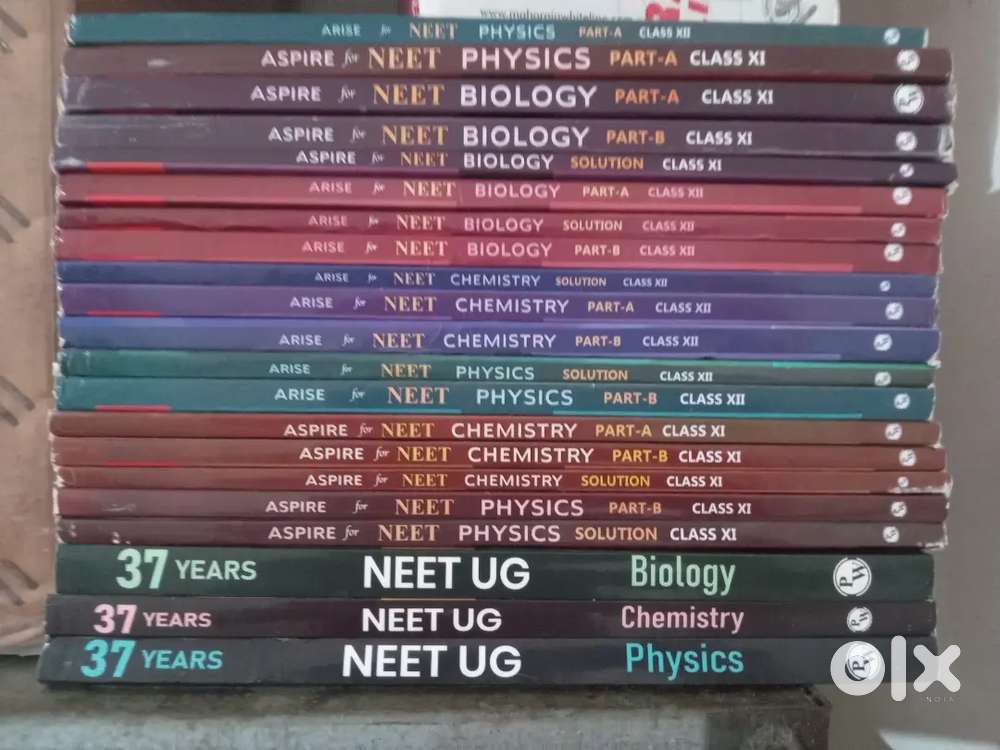 PW Neet 37 YEAR PYQ & 11th,12th Module  ₹ (800)
