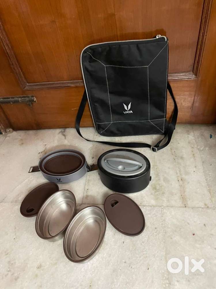 Lunch box / tiffin box