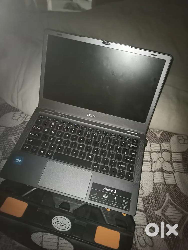 Camra nikon d7000 & laptop  acer aspire 8gb/512gb