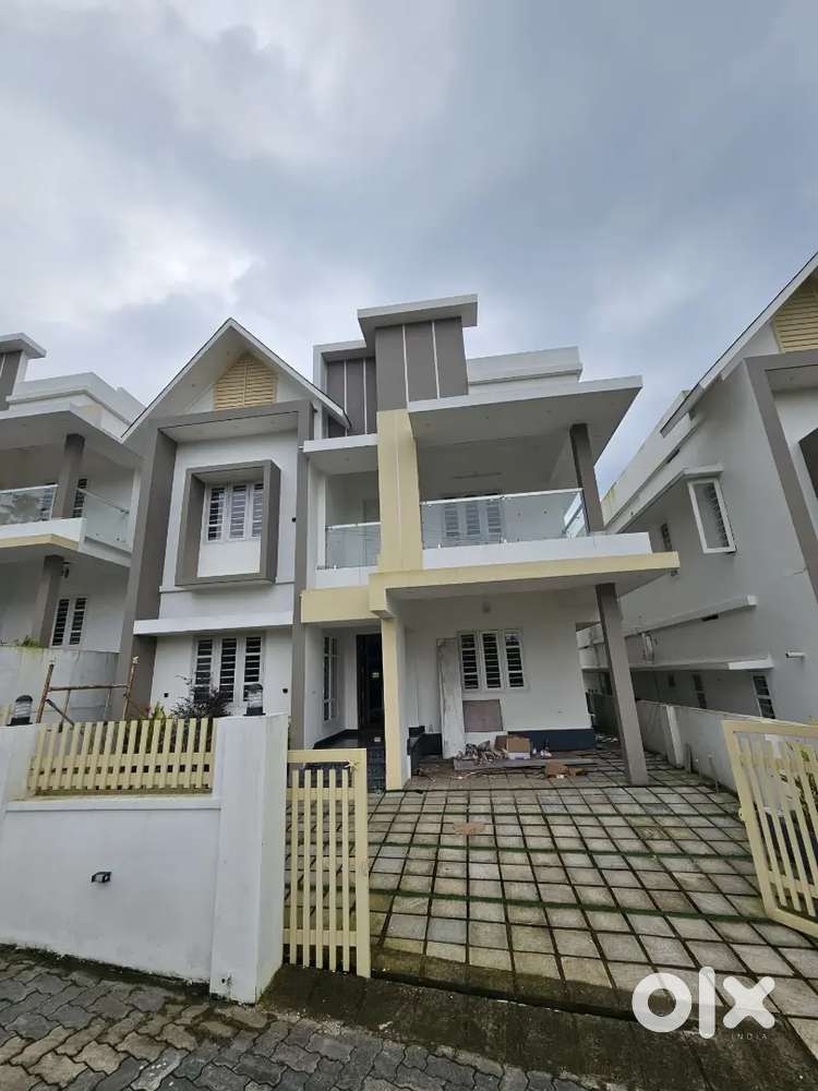 4BHK VILLA FOR SALE IN KIZHAKKAMBALAM KAKKANAD