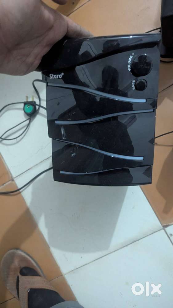 Staro company woofer plus 4 speaker 3 months old excellent condition