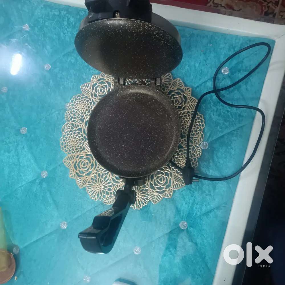 1 Roti maker 22 cm , 1 Toaster machine ,1 elastic lunch box