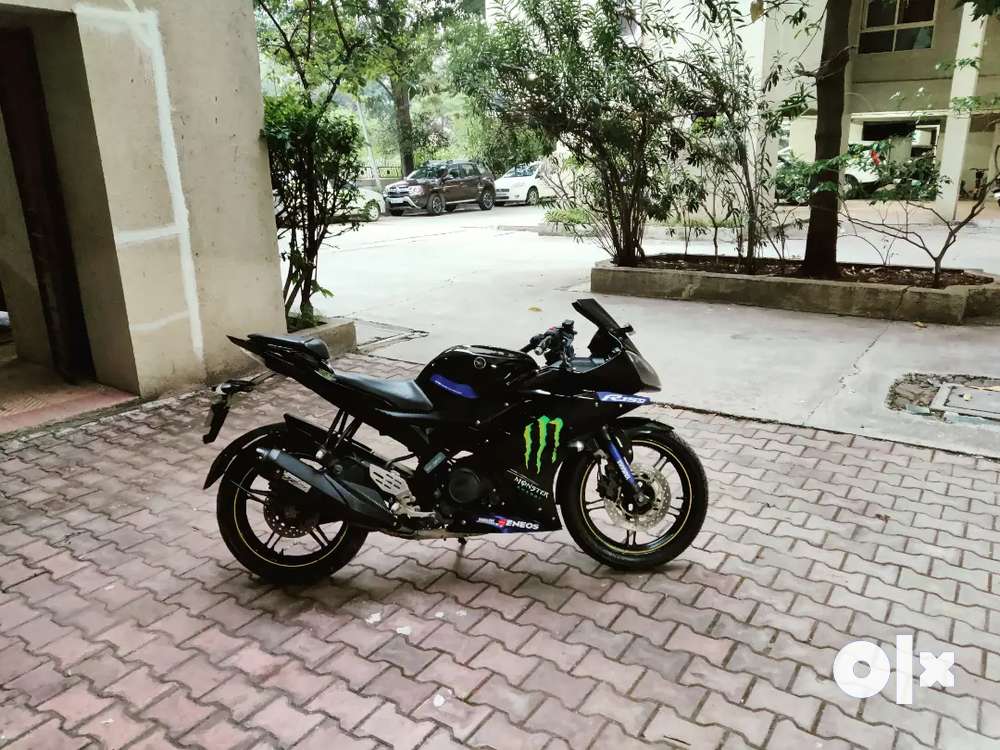 Yamaha R15 v2 Monster energy edition
