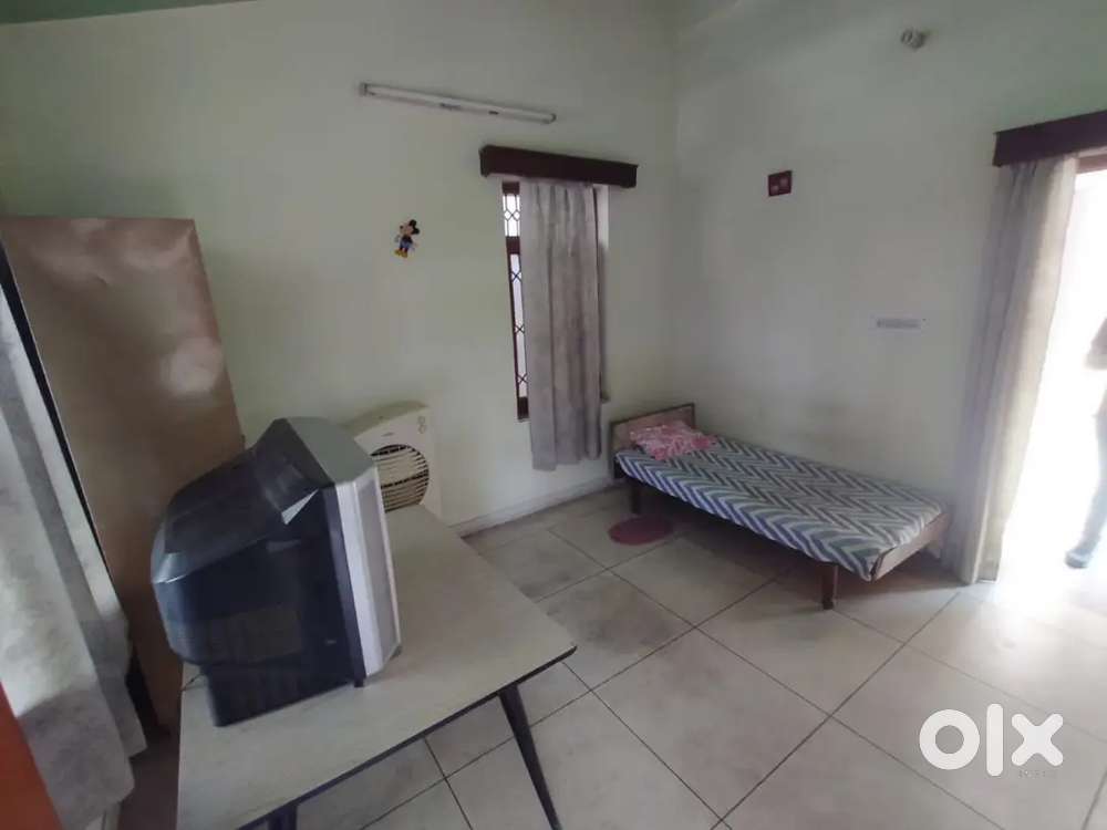 Vaishali, Full Furnished 1BHK For service class Male only.Balcony also