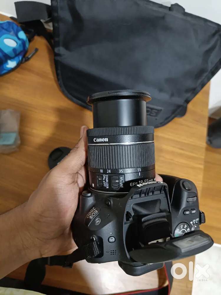 DSLR canon EOS 200D