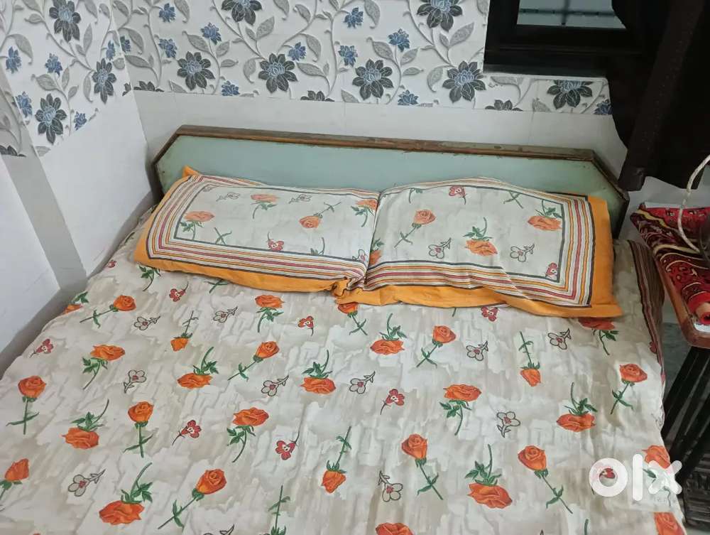 Single bed with mattress