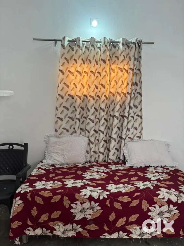 Triple Room set for girls : Link Road / Purani mandi