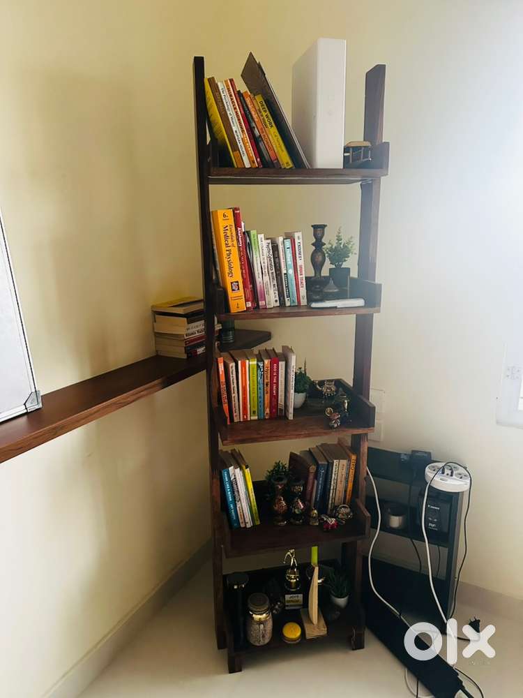 Urban Ladder Bookshelf – Wooden – Great Condition
