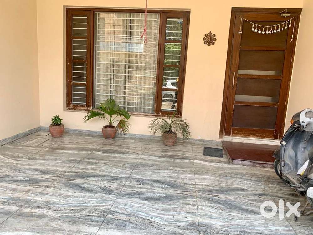 3 bhk kothi first floor at model town extn