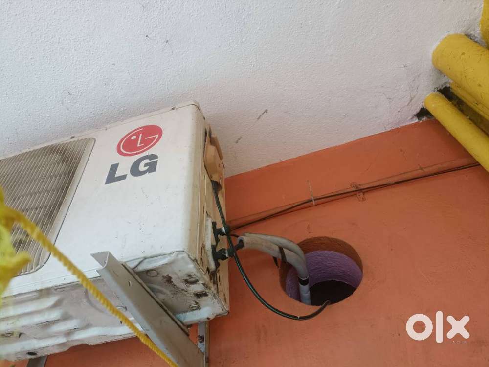 3 Star LG 1.5 Ton pre-owned AC for sale.