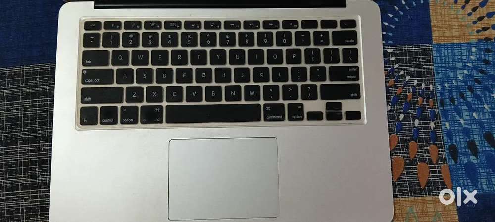 Apple laptop