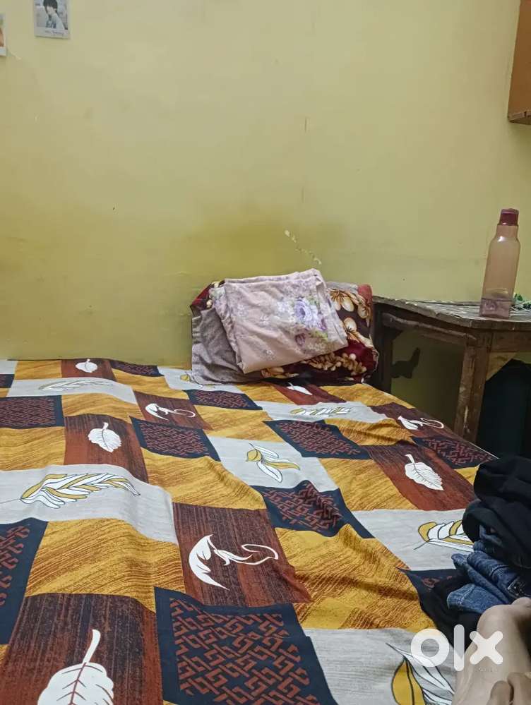 1 room available for girls