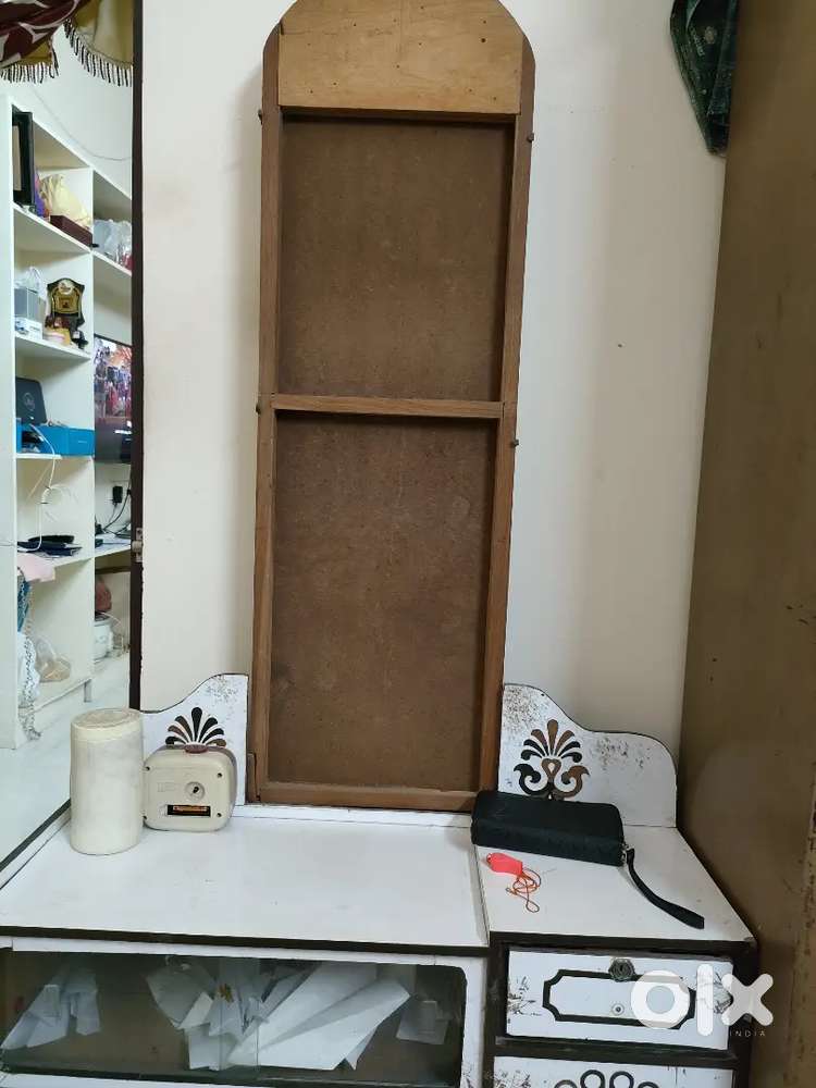 Dressing table
