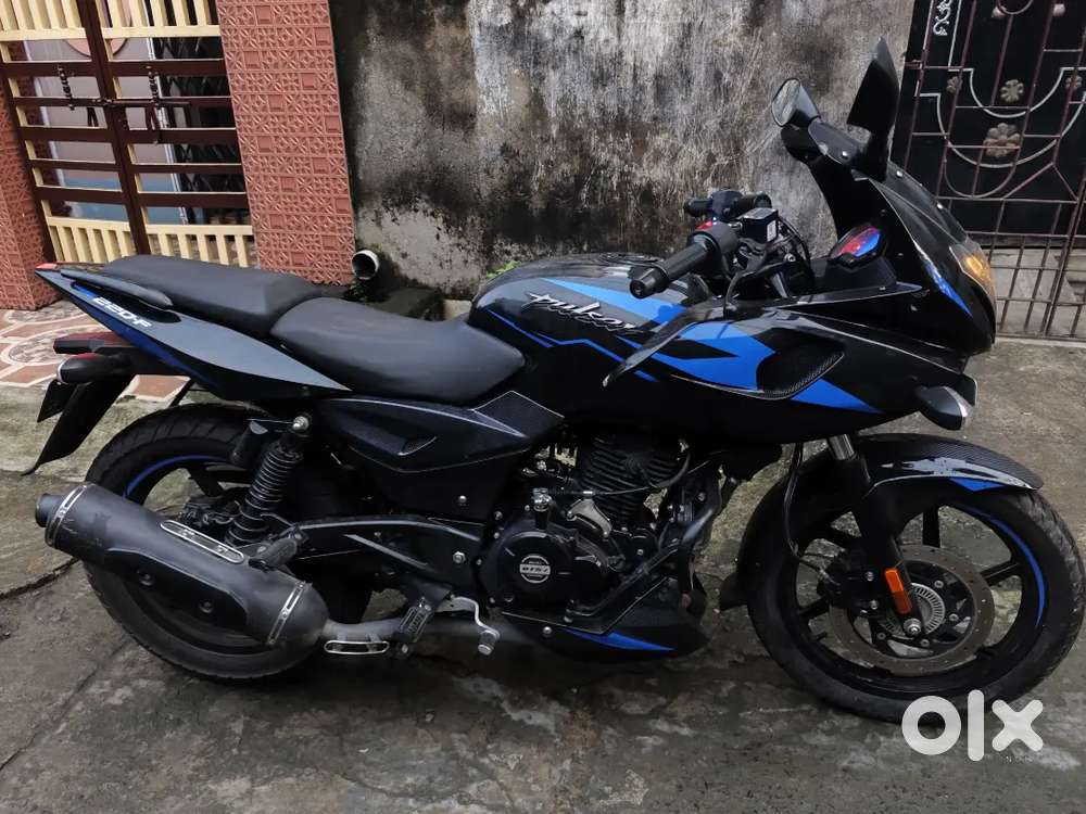 Sell new condition pulsar 220f