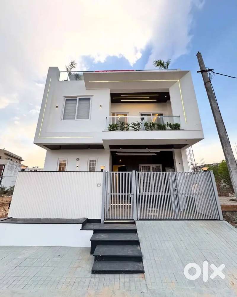 Selling 4 BHK Bungalow At Premium Covered Campus Society