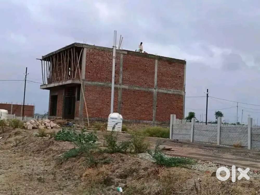 प्लॉट के सामने ही मंदिर तो जल्दी कीजिए संपर्क