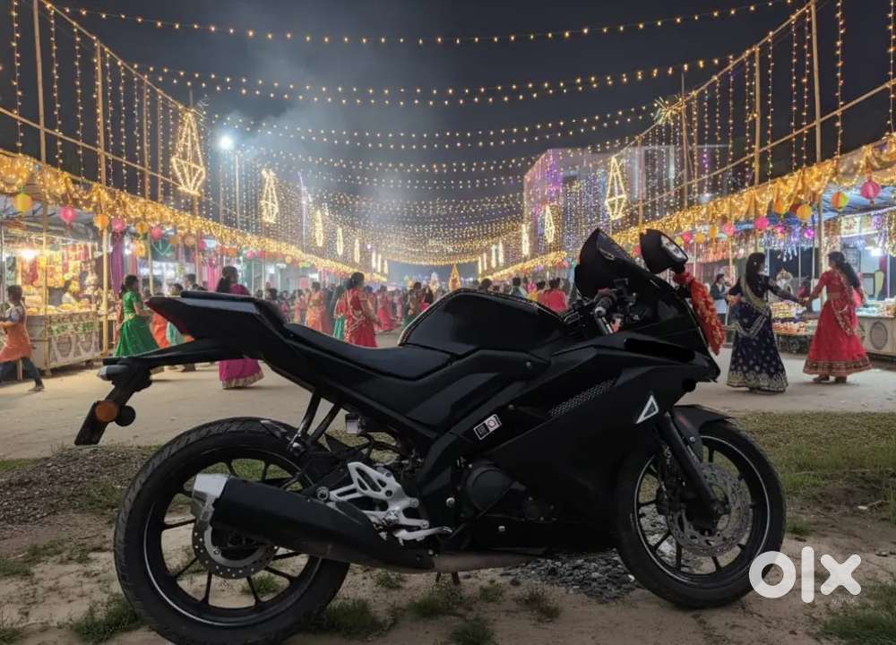 R15 v3 black colour full condition me h